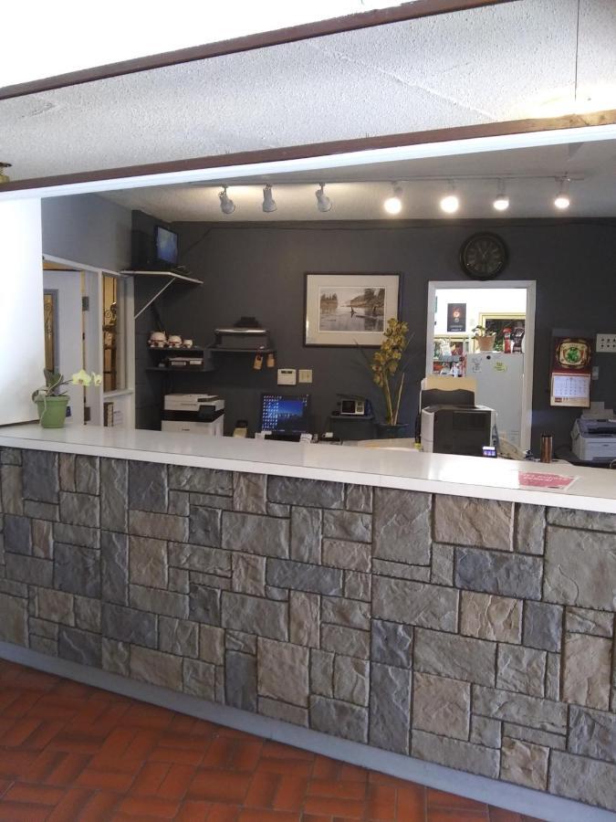 Port McNeill Haida Way Motor Inn المظهر الخارجي الصورة