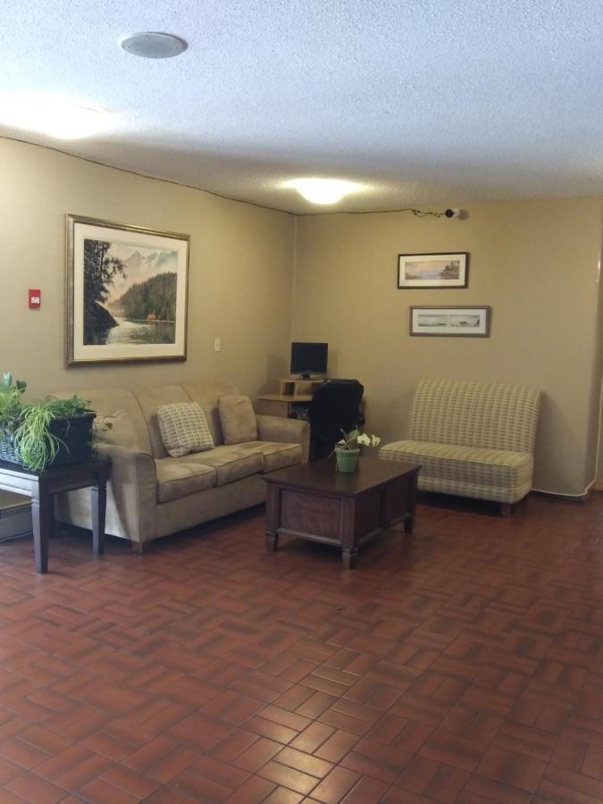 Port McNeill Haida Way Motor Inn المظهر الخارجي الصورة
