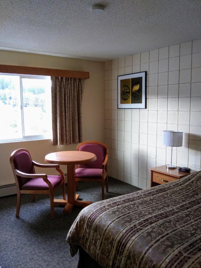 Port McNeill Haida Way Motor Inn المظهر الخارجي الصورة
