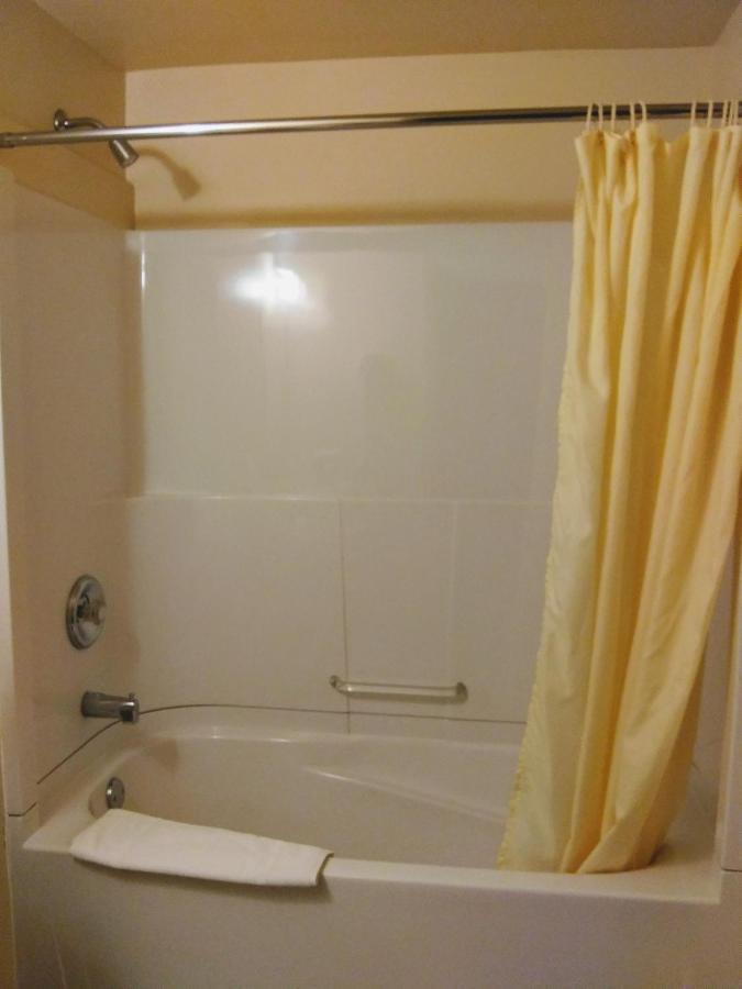 Port McNeill Haida Way Motor Inn المظهر الخارجي الصورة